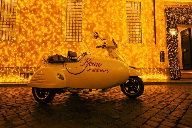 2h Xmas Lights Panoramic Vespa Sidecar Tour - Piazza del Popolo and the northern gateway