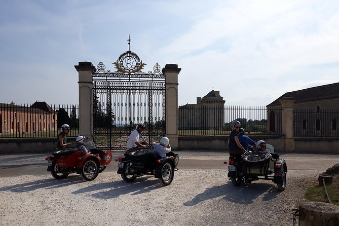 A day in Saint-Emilion in a sidecar - A picnic lunch at a château