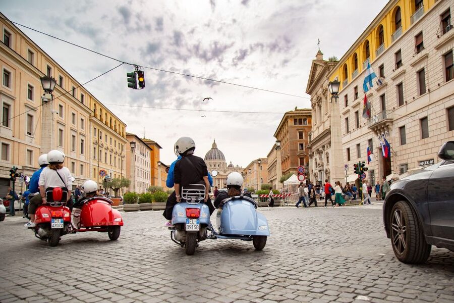 Afternoon Vespa Sidecar Tour with Gourmet Gelato Stop - Quirinale and the Trevi Fountain