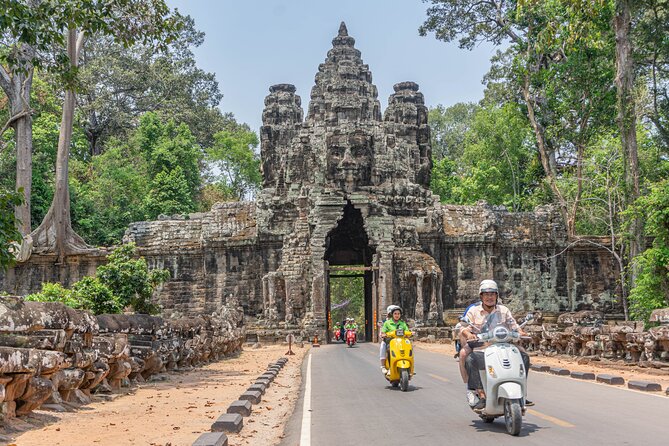 Angkor Adventure Vespa Tour / Tuk Tuk or Car - Lunch near Srah Srang at a local house
