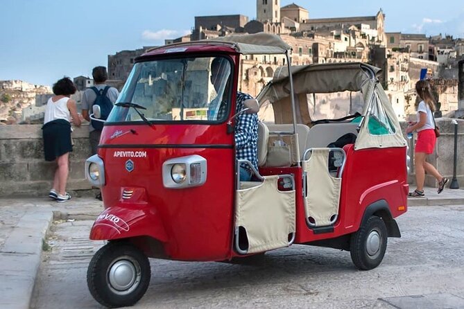 Ape tour Matera - Guided tour in ape calessino - Piazza Duomo and a look toward the cathedral