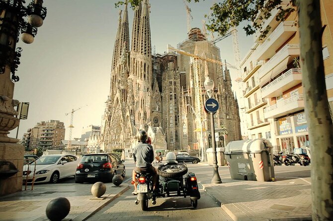 Barcelona Private Tour by Sidecar Motorcycle - Columbus Monument, La Rambla, and Port Vell