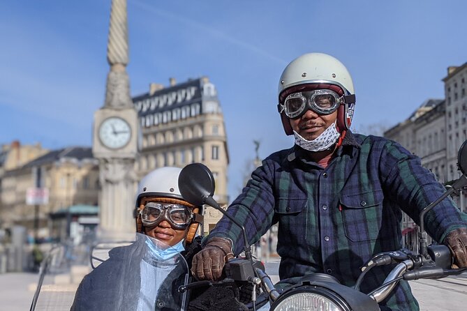 Bordeaux in 3 hours with tastings, in a private sidecar - Grosse Cloche and the Grand Theatre