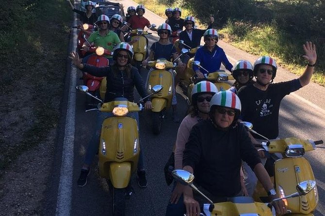 Chianti Vespa Adventure – Small Group from Florence - Radda, photo stops, and the Tuscan villa