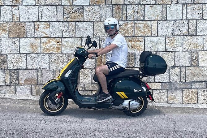 Corfu 300cc Vespa Scooter Rental - What the ride feels like for two people
