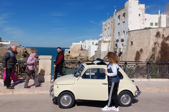 Day tour aboard a Fiat 500 Alberobello - Locorotondo and its old-town lanes