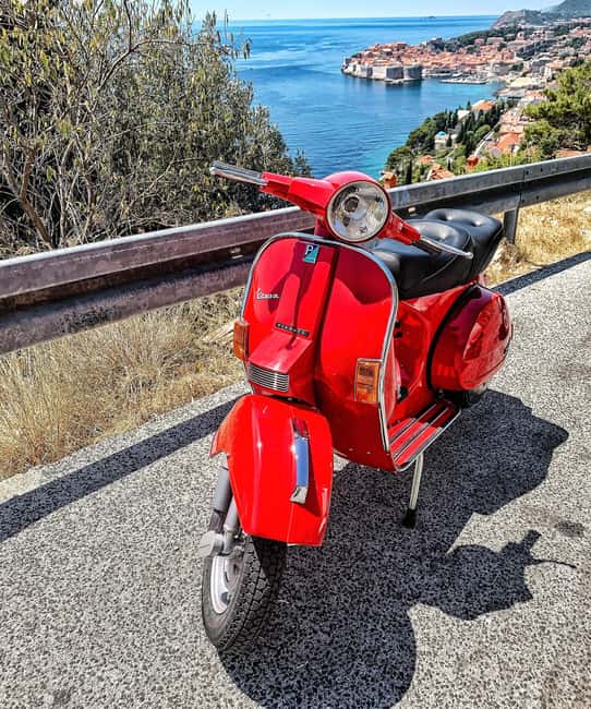 Dubrovnik: Vespa rental - What the staff service adds