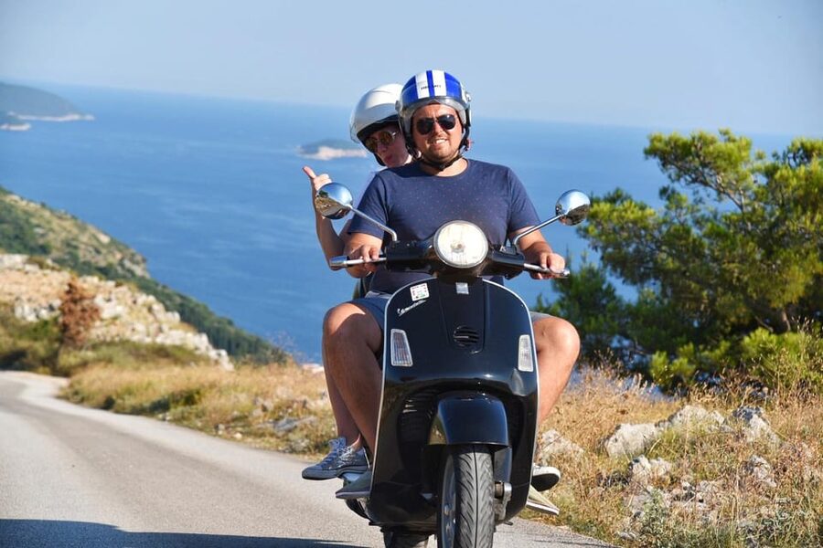 Dubrovnik: Vespa rental - What to bring and check at pickup