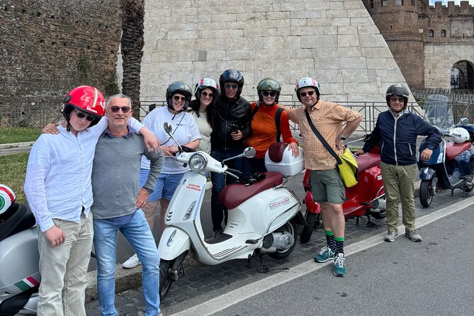 English: Vespa Tour Rome- Experience like a Roman - Meeting near the Colosseum