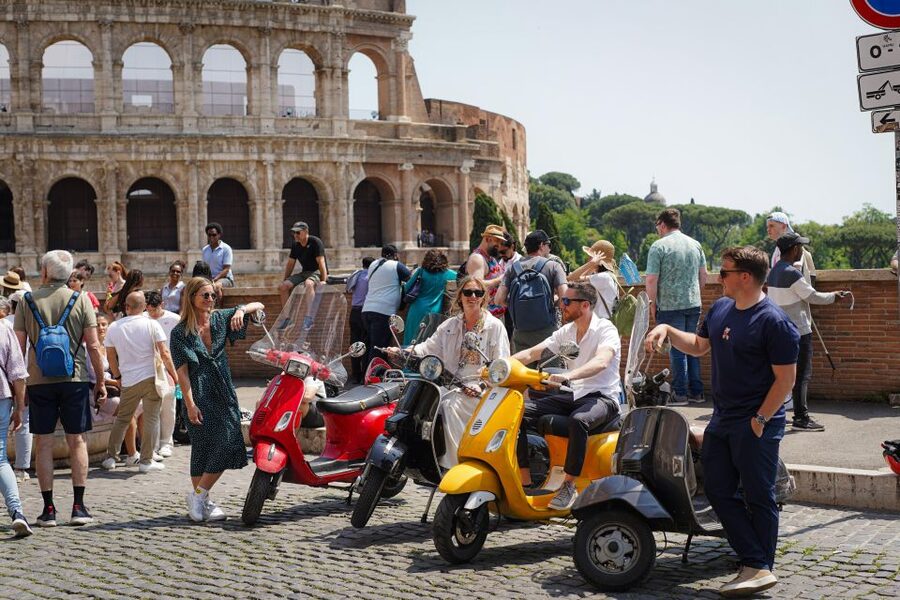 Explore city on Vespa with Professional Photographer - Janiculum Hill and the Roman skyline