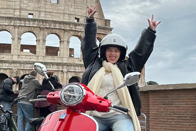 Explore Rome By Vespa - Crossing the city to Gianicolo