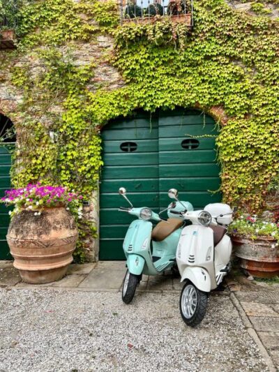 Explore the Rolling Hills of Lucca on a Vespa 125 Primavera