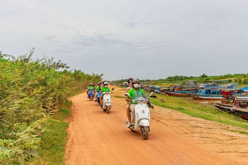 Floating Village Sunset boat Vespa Tour / Tuk Tuk Available - Who should book this Vespa and lake tour?