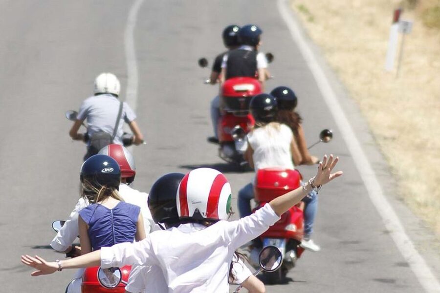 Florence/Badesse: Tuscany Group Vespa Tour with Wine Tasting - Starting near Villa Costanza