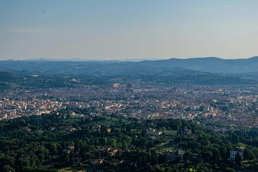 Florence: E-Vespa Rental with Smartphone Tour and Tasting - Finishing with wine in Oltrarno