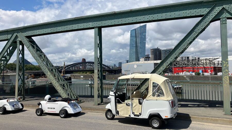 Frankfurt: Private Sightseeing Tour in Retro Ape Calessino - What the history adds to a one-hour ride