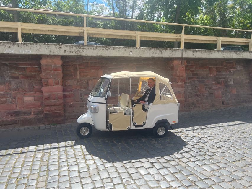 Frankfurt: Private Sightseeing Tour in Retro Ape Calessino - The sunset route along the Main