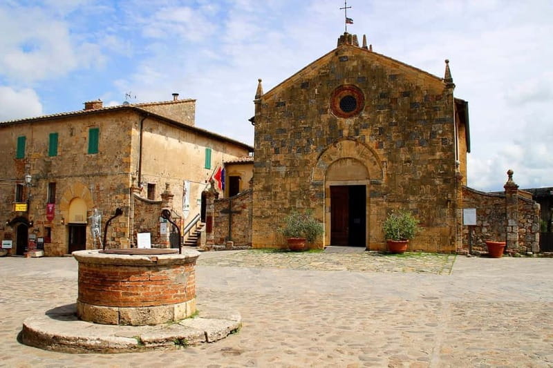From Siena/Badesse: Vespa & Chianti Tour in the Tuscan Hills - Castellina in Chianti gives you room to wander