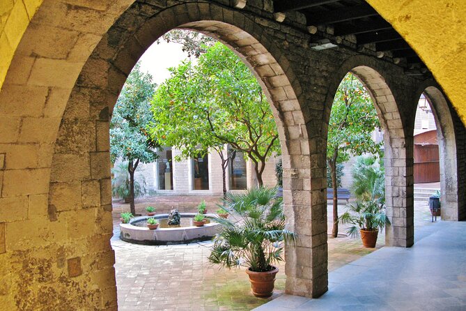 Full-Day Barcelona Tour by Sidecar Motorcycle - Gothic streets, Arc de Triomf, and Gaudí’s great sights