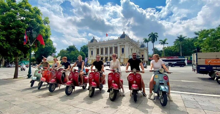 Hanoi: Food and Sightseeing Vespa Tour with 7 Tastings - Why a Vespa is the right way to see Hanoi