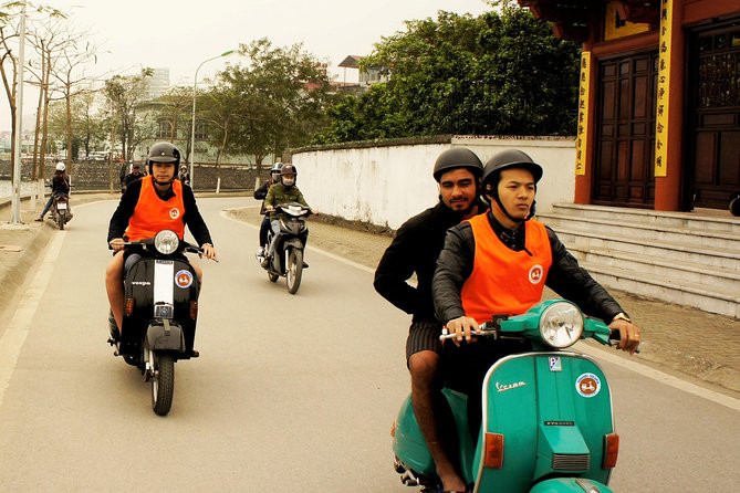 HANOI MUST SEE SITES Vespa Tour - A short look at Hanoi’s railway street