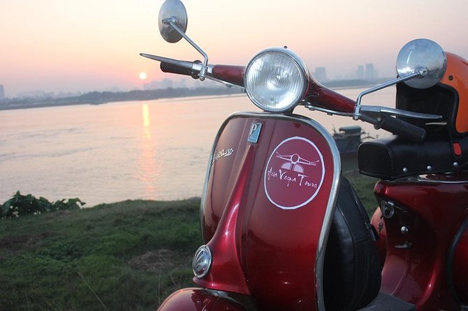 Hanoi Vespa Tours: Hanoi Vintage Vespa Tours Countryside - A 200-year-old house, bonsai trees, and tea with a local family