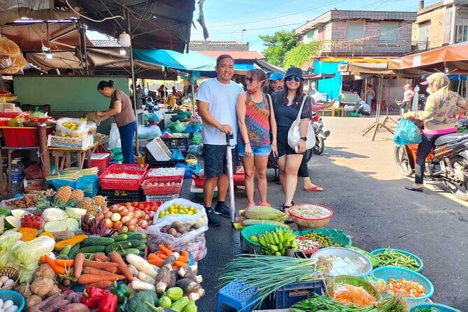 Hoi An Cooking Class & Vespa Cooking Adventure Tour - Tra Que Vegetable Village and fresh-picked flavor