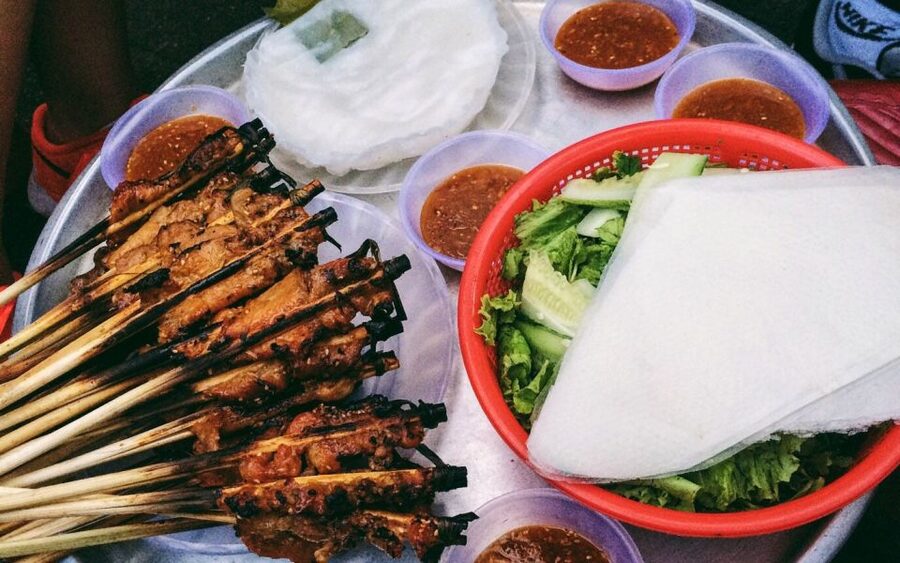 Hoi An: Evening Food Culture Tour by Vespa - Family recipes and the stories behind the food