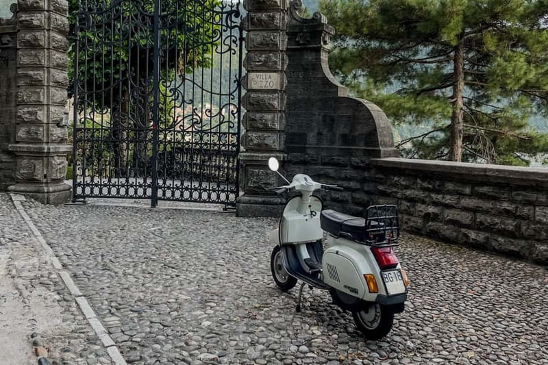 Lake Como: 4, 8, or 24-Hour Classic Vespa Rental & Delivery - Meeting Sebastian at Como Borghi station
