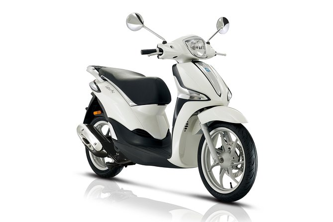 Liberty scooter rental Piaggio 50cc (4T) Paris - What you actually receive with the scooter