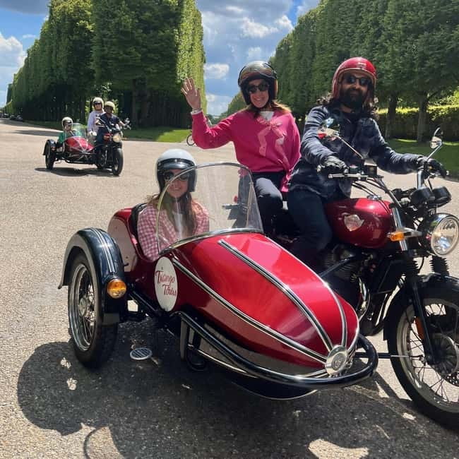 Madrid Highlights: Private Vintage Sidecar Tour (1 Hour) - Plaza Mayor closes the route