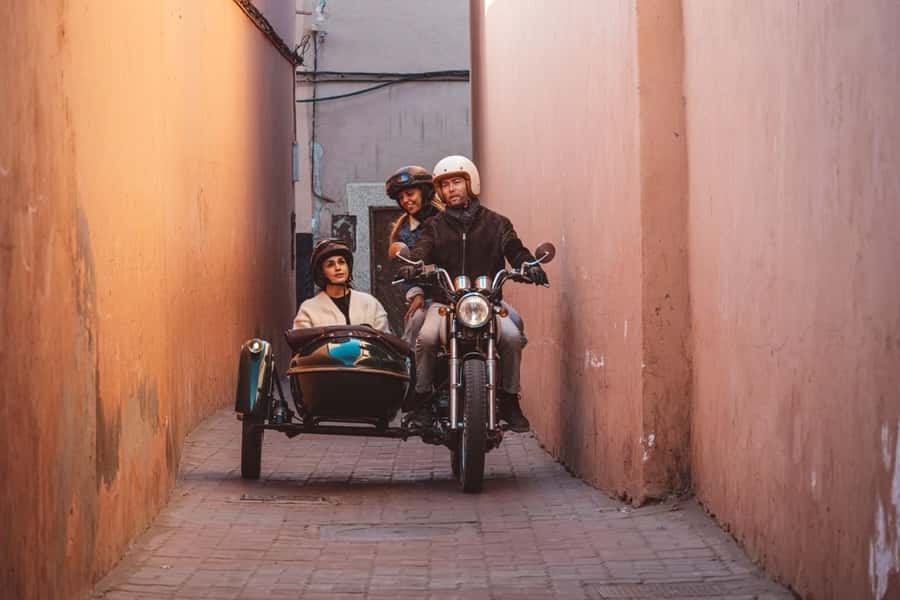 Marrakech : 3h off the beaten path private sidecar ride - A riad tea break adds a useful pause