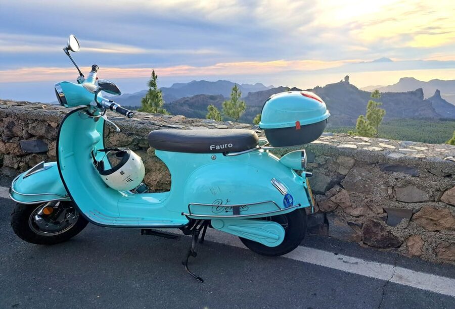 Maspalomas and Las Palmas: electric vintage scooter for rent - Using it in Las Palmas and the Canteras area