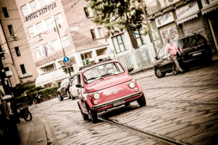 Milan: Slow Tour by Vintage Red Fiat 500 (1 hour, 1 stop) - Starting at Villa Belgiojoso near Palestro