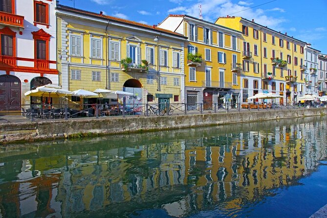 Milan Vespa Adventure: Private Tour for Couples and Friends - Milan in one ride, from castle walls to canal streets