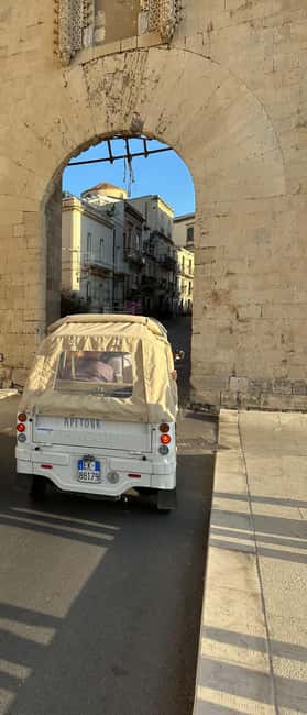 ORTIGIA tour by tuk tuk - ape calessino 1 hour - Arethusa Fountain and the edge of the sea