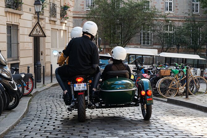 Paris: Private Vintage Sidecar Tour with Pick-Up at your Hotel - The Louvre pyramid and Musée d’Orsay