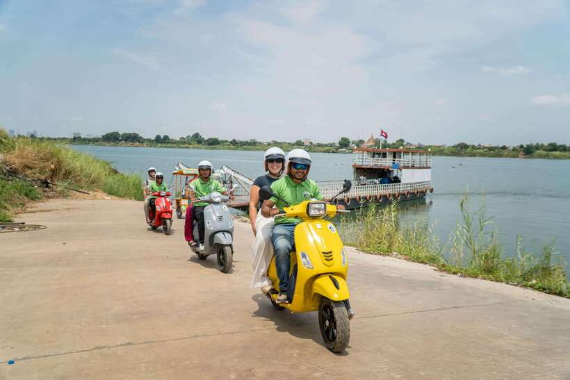 Phnom Penh: Silk Island Tour by Vespa with Tuk Tuk Available - Koh Oknha Tei Market and the daily food supply
