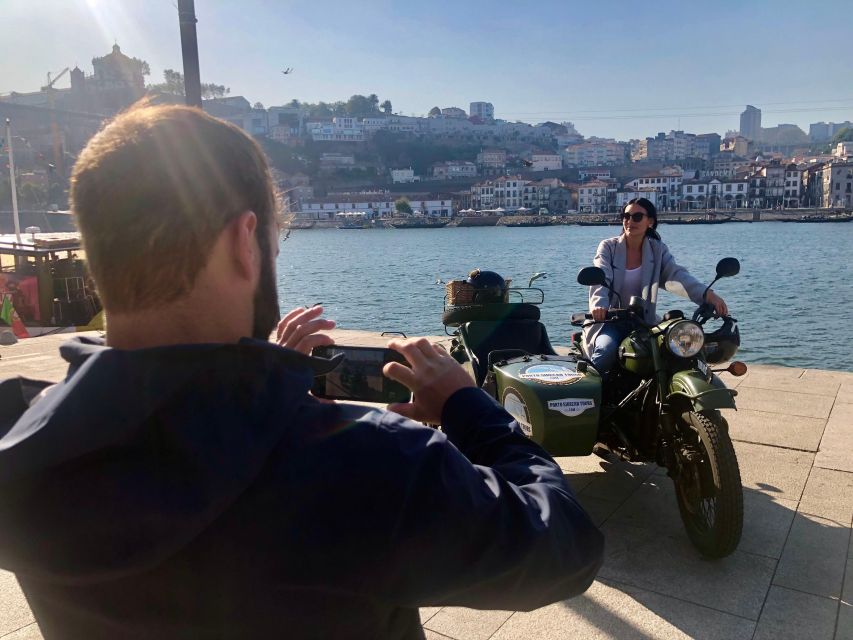 Porto Private Sidecar Tour - The 15-minute vintage car stop