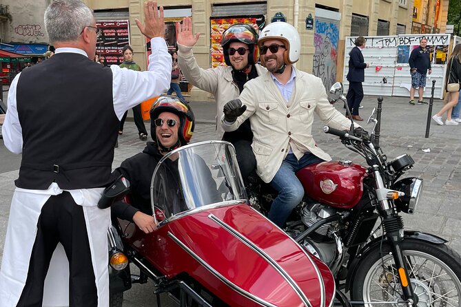 Private Sidecar Tour of Montmartre : Off the Beaten Path - What the private format changes