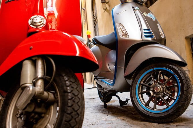 Rent your Electric Vespa 45 in Florence for 8 hours - Leaving Florence on an electric Vespa