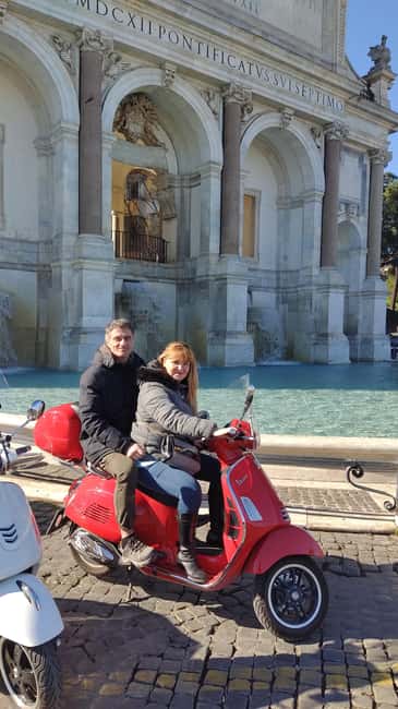 RENTA A VESPA - Picking Up at Vicolo di S. Nicola de Cesarini