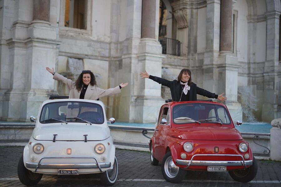 Roma: Photography service with Fiat 500 Retro car - Starting beside the Colosseum