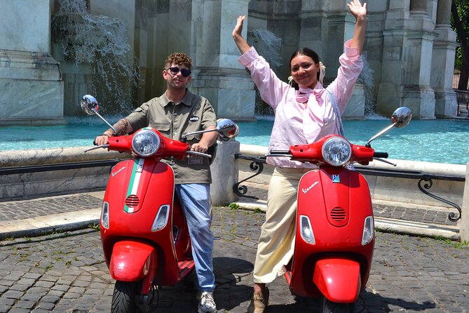 Roma Vespa Tour & Traditional Roman Food and Extras - The Pantheon and a small gelato break