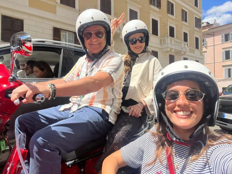 Rome 1.5 hours Private tour in Vespa Sidecar vintage style - The Colosseum, Circus Maximus, and the return ride