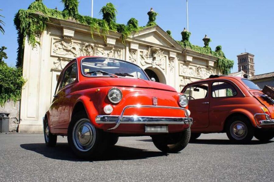 Rome: 3 hour panoramic tour of Rome with a vintage Fiat 500 - The Aventine Keyhole stop