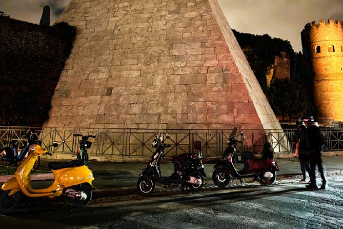 Rome by Night Vespa Ride: Icons of Rome - Colosseum, Roman Forum, and Circus Maximus