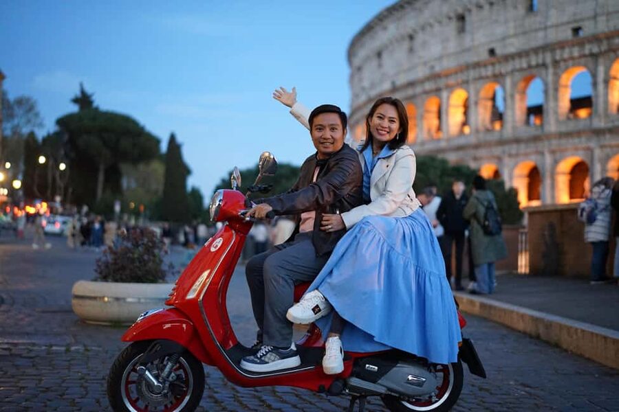Rome: City Highlights Nighttime Vespa Photoshoot Jouney - Starting beside the Colosseum