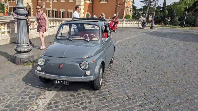 Rome: Dolce Vita en Fiat 500: Roma y Aperitivo al Coliseo - Key points to know before booking