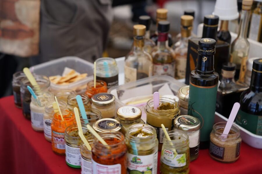 Rome: Guided City Food Tour by Vespa and Tastings - How much sightseeing fits into 90 to 120 minutes